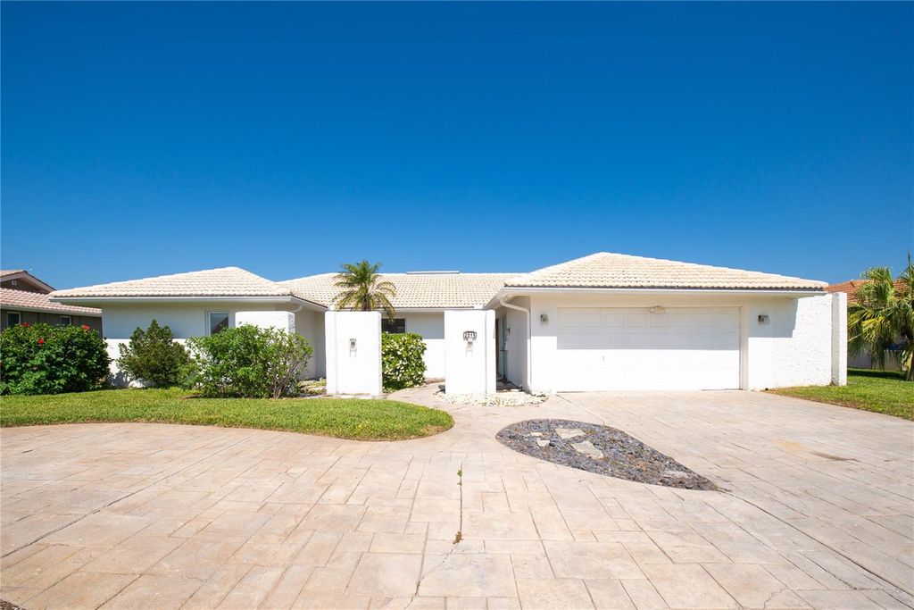 Photo of 2015 Hawaii Avenue NE, St Petersburg, FL 33703 (MLS # TB8375497)