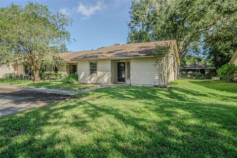 Photo of 2010 Cedar Run Drive, Plant City, FL 33563 (MLS # TB8432253) Photo of 2010 Cedar Run Drive, Plant City, FL 33563 (MLS # TB8432253)