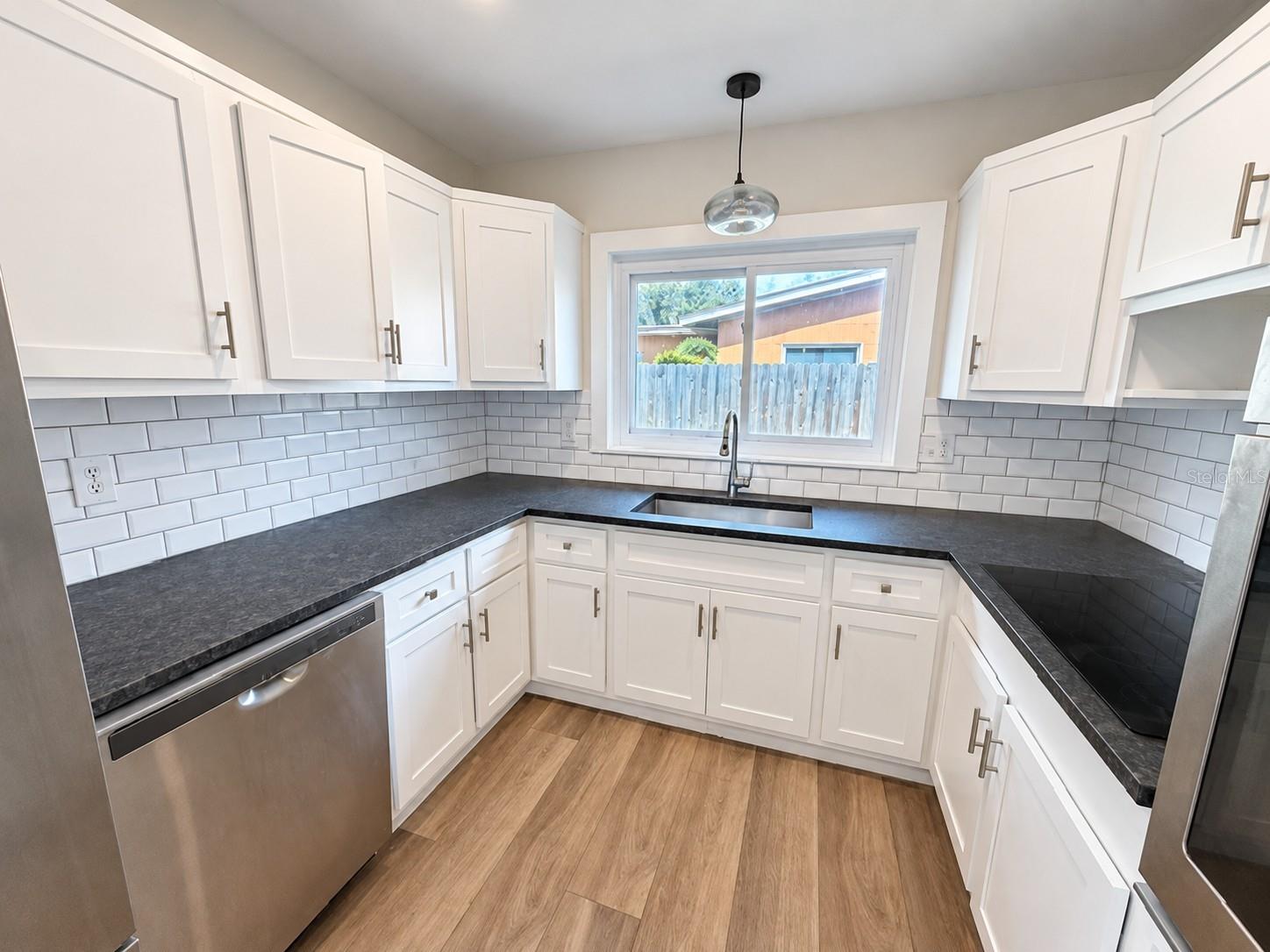 1450 CAROLYN LANE