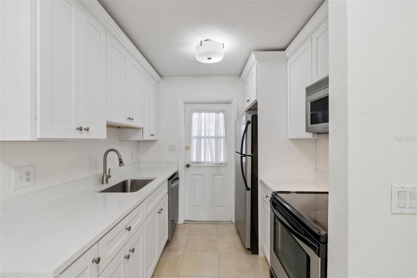 THE RETREAT ON DAVIS ISLAND - Residential