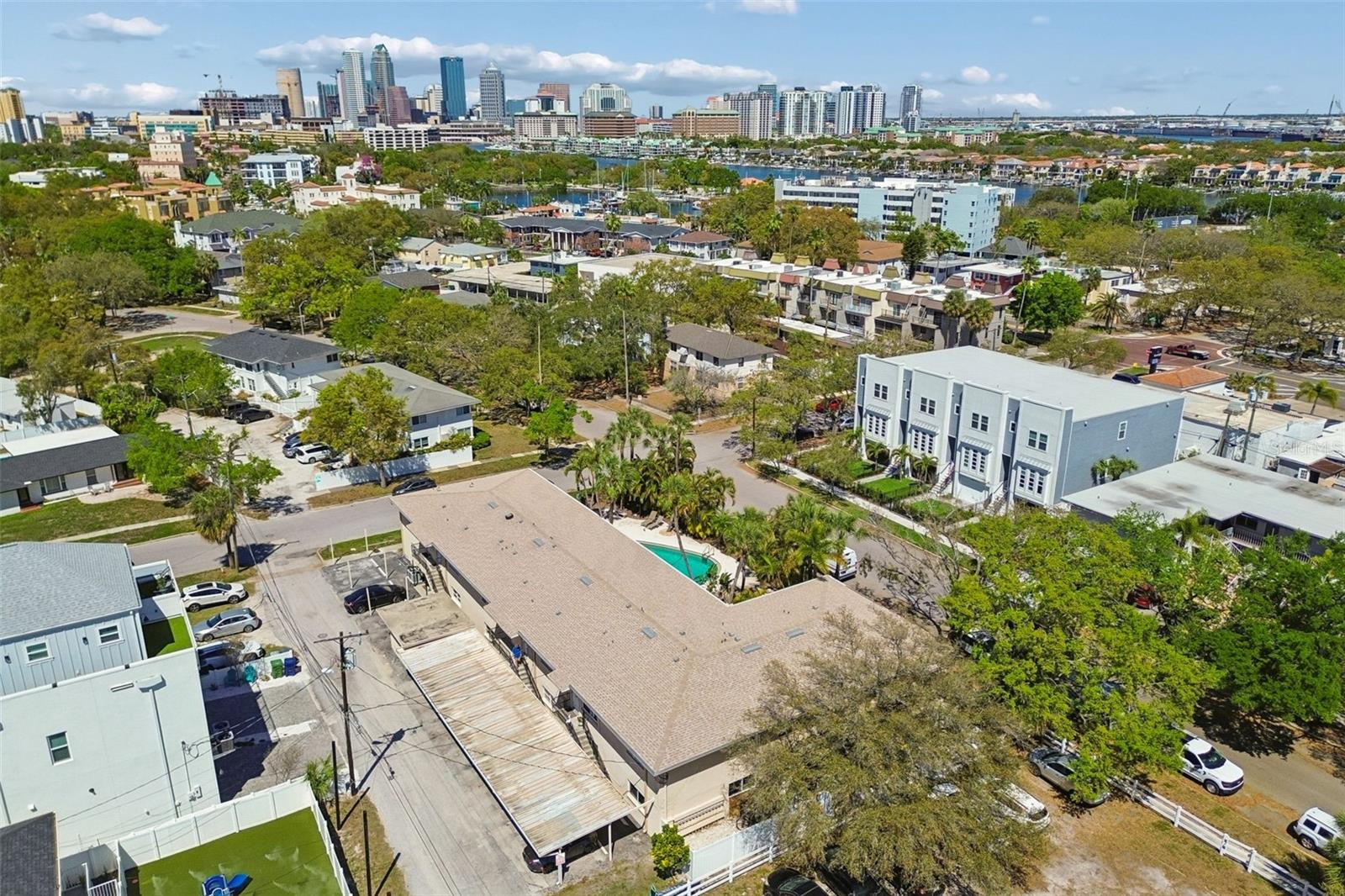 THE RETREAT ON DAVIS ISLAND - Residential