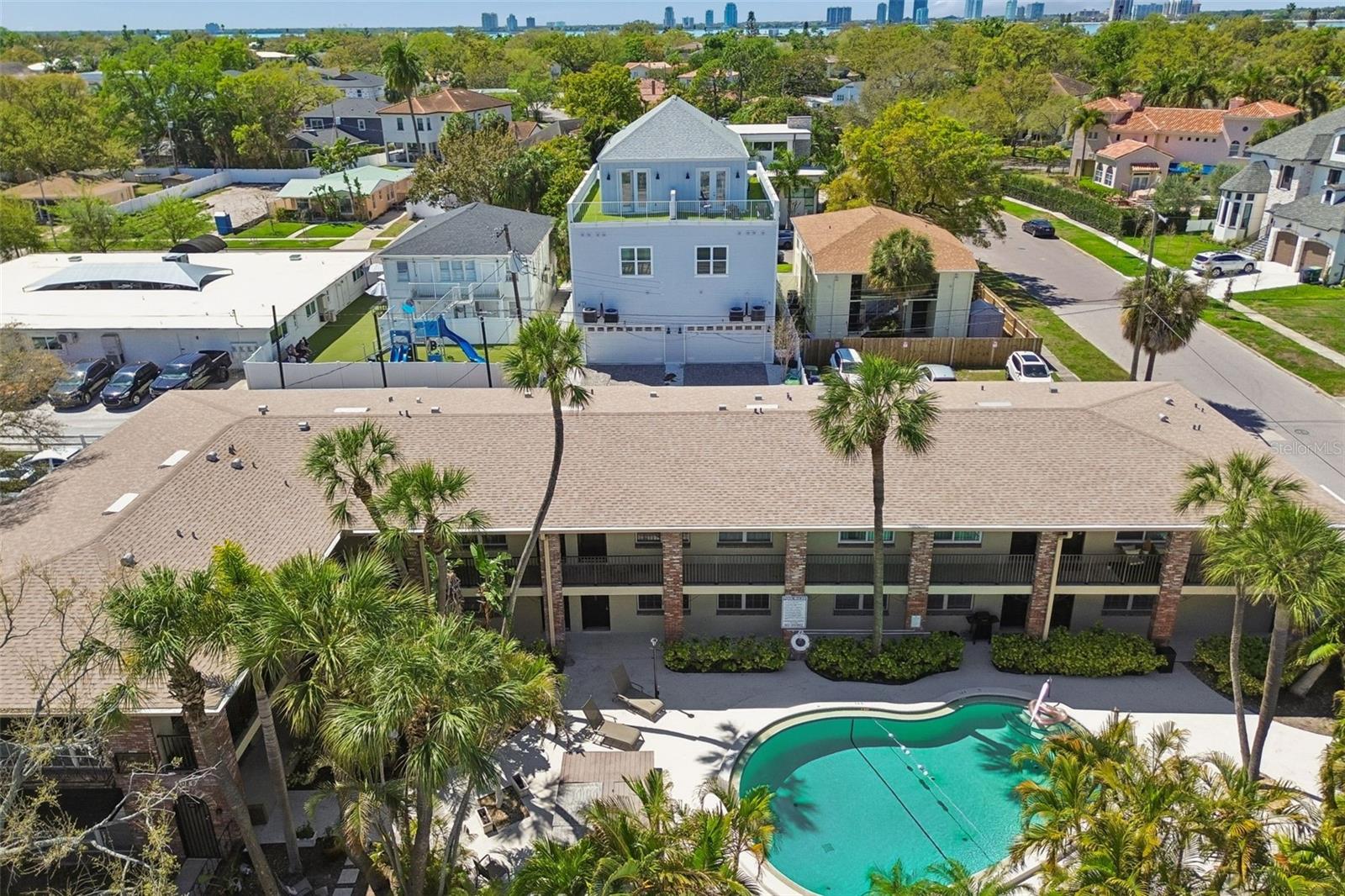 THE RETREAT ON DAVIS ISLAND - Residential