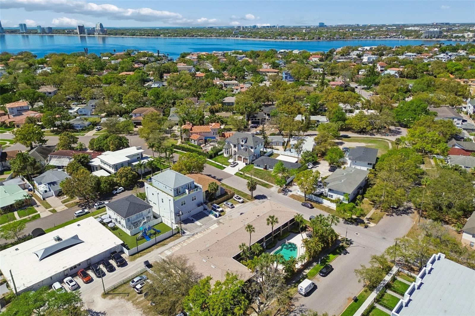 THE RETREAT ON DAVIS ISLAND - Residential