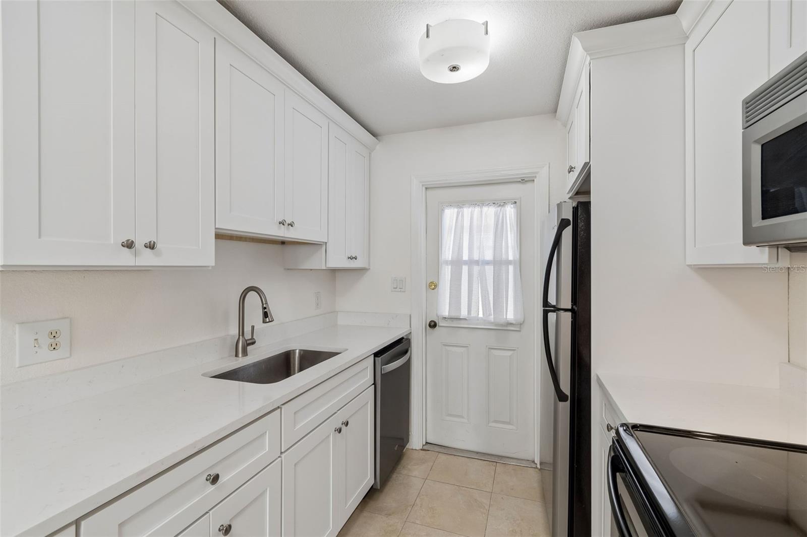 THE RETREAT ON DAVIS ISLAND - Residential