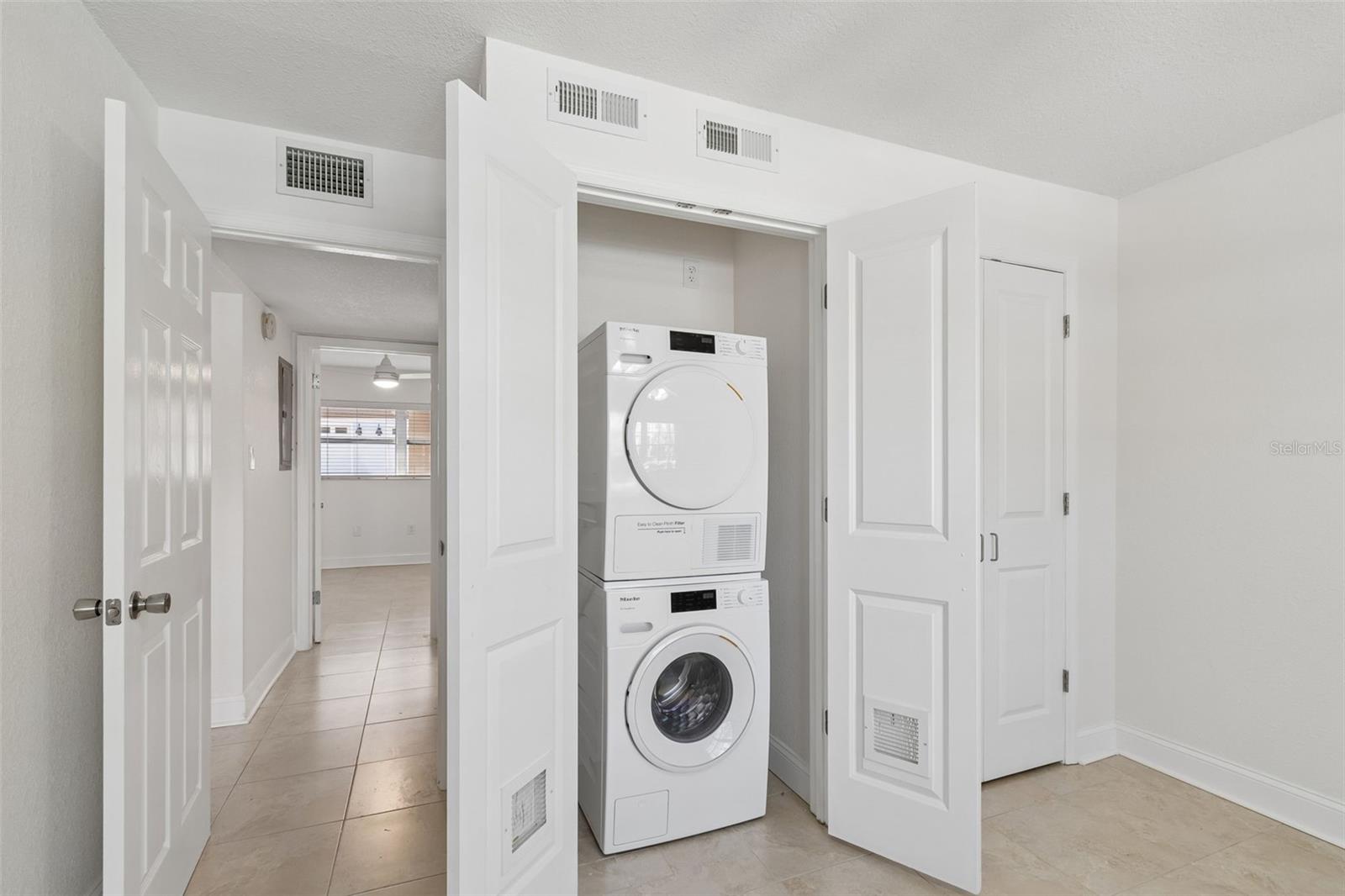 THE RETREAT ON DAVIS ISLAND - Residential