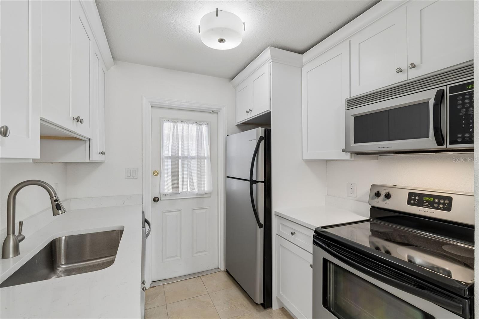 THE RETREAT ON DAVIS ISLAND - Residential