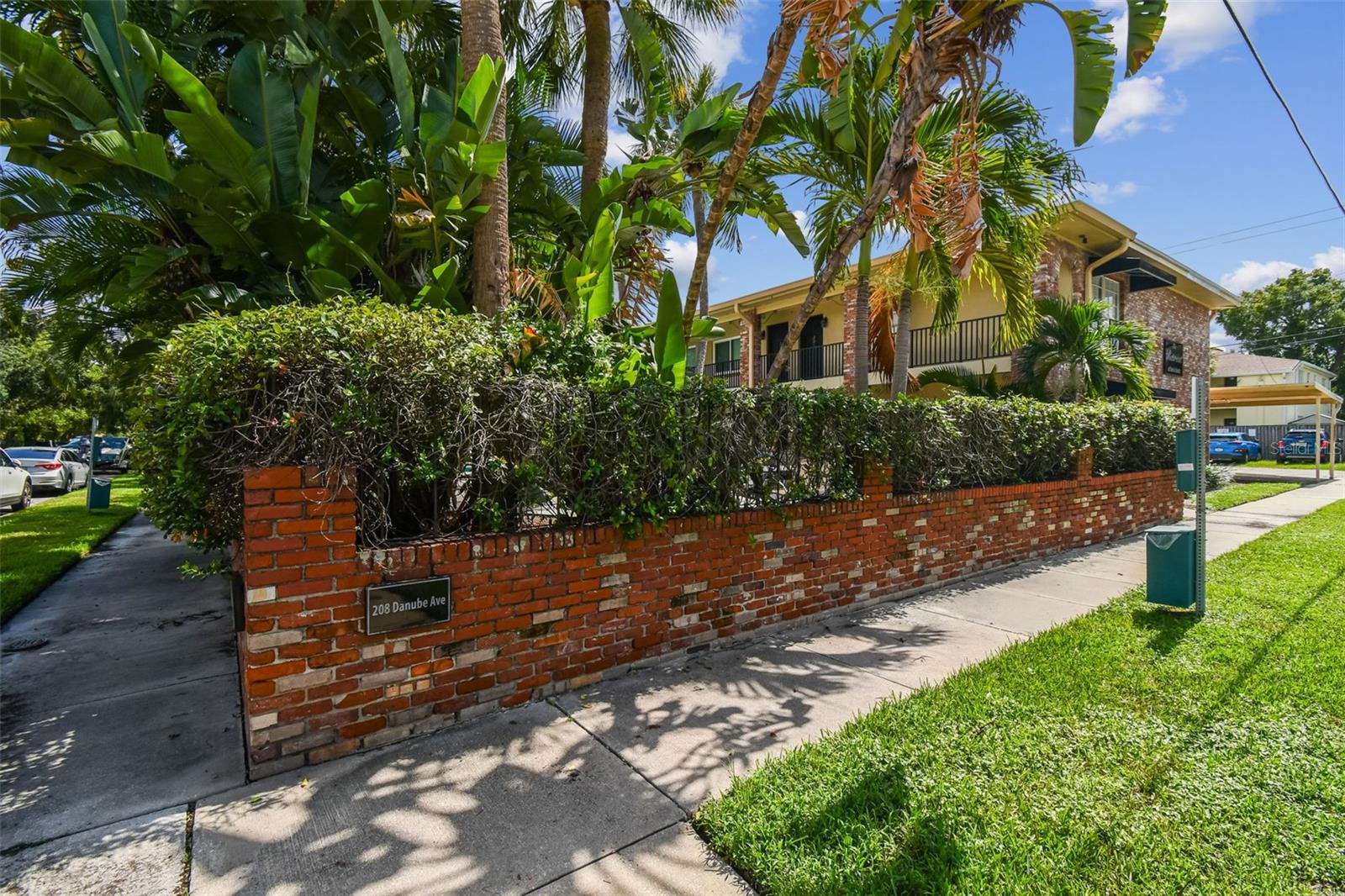 THE RETREAT ON DAVIS ISLAND - Residential