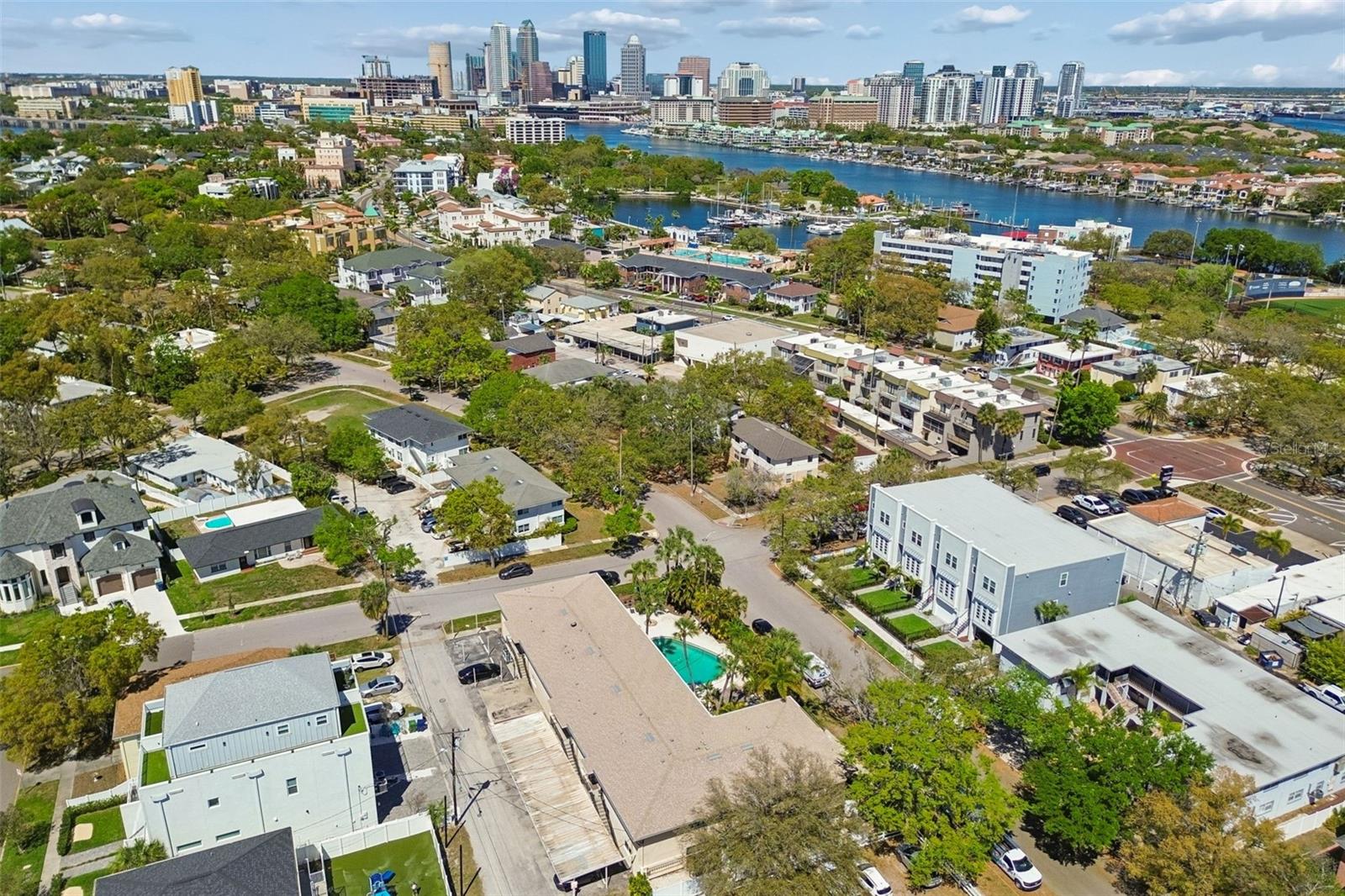 THE RETREAT ON DAVIS ISLAND - Residential