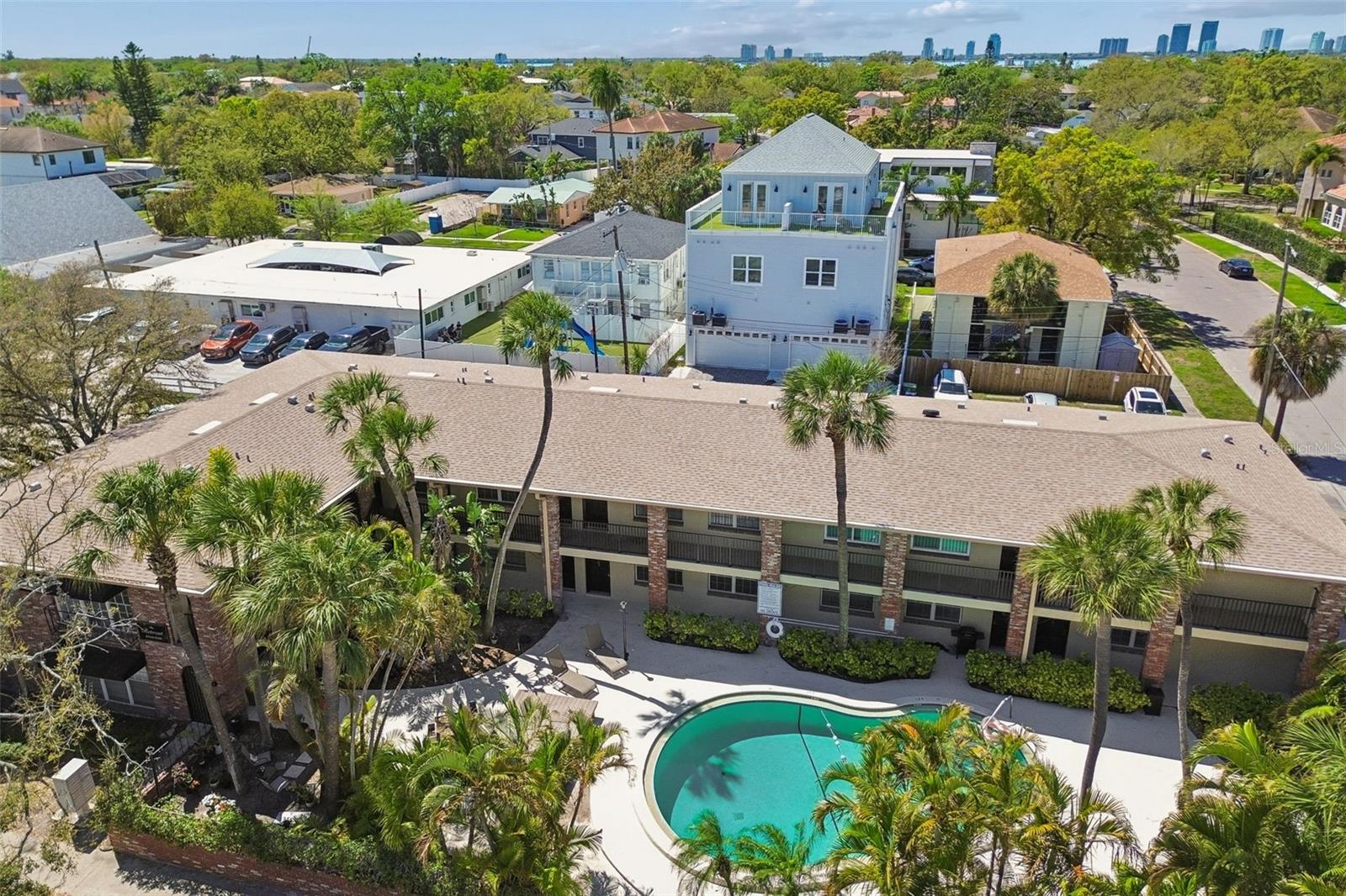 THE RETREAT ON DAVIS ISLAND - Residential