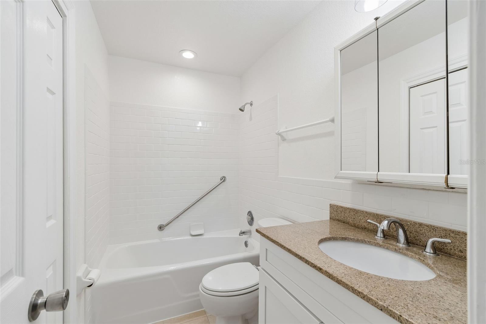 THE RETREAT ON DAVIS ISLAND - Residential