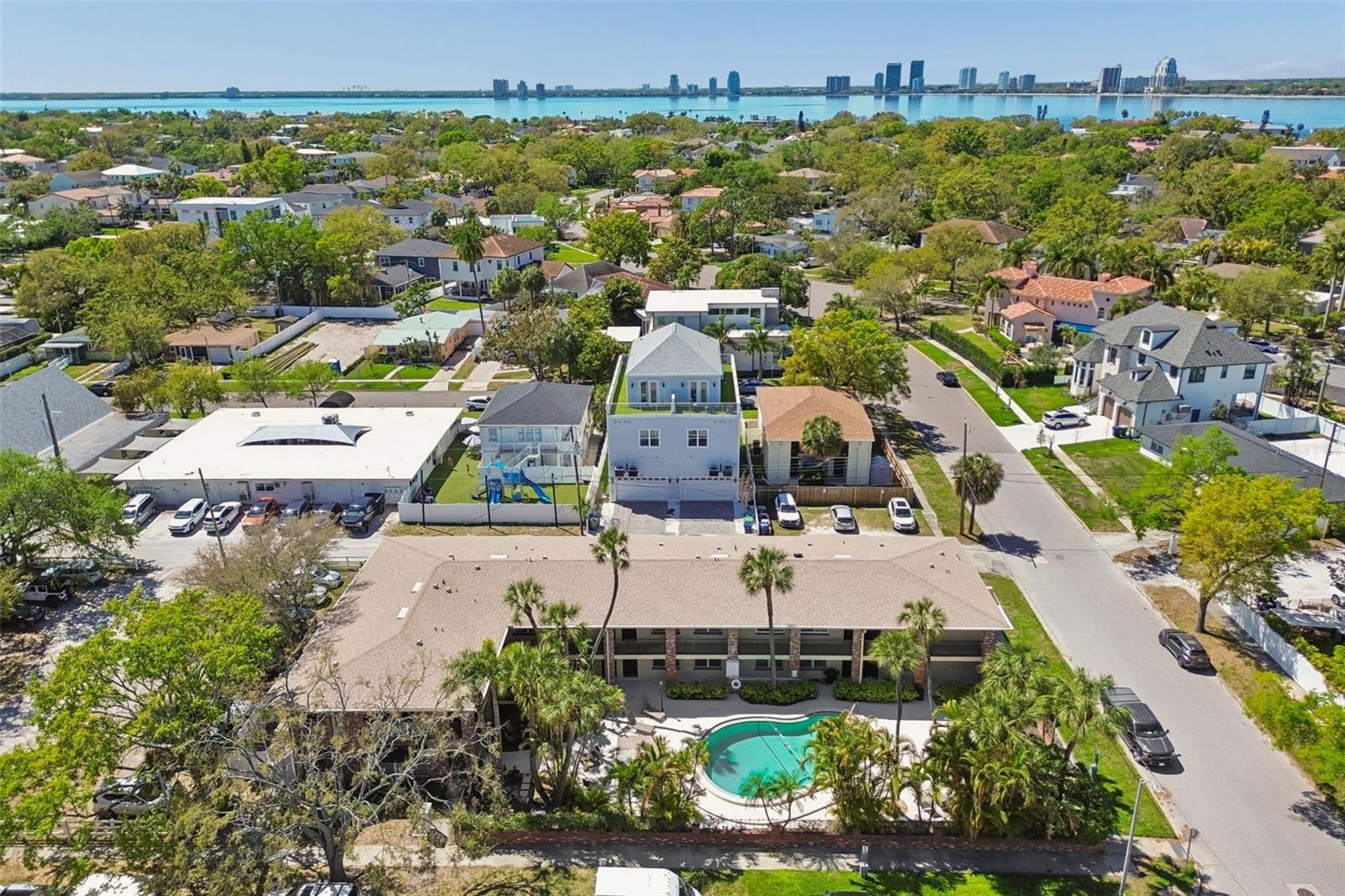 THE RETREAT ON DAVIS ISLAND - Residential