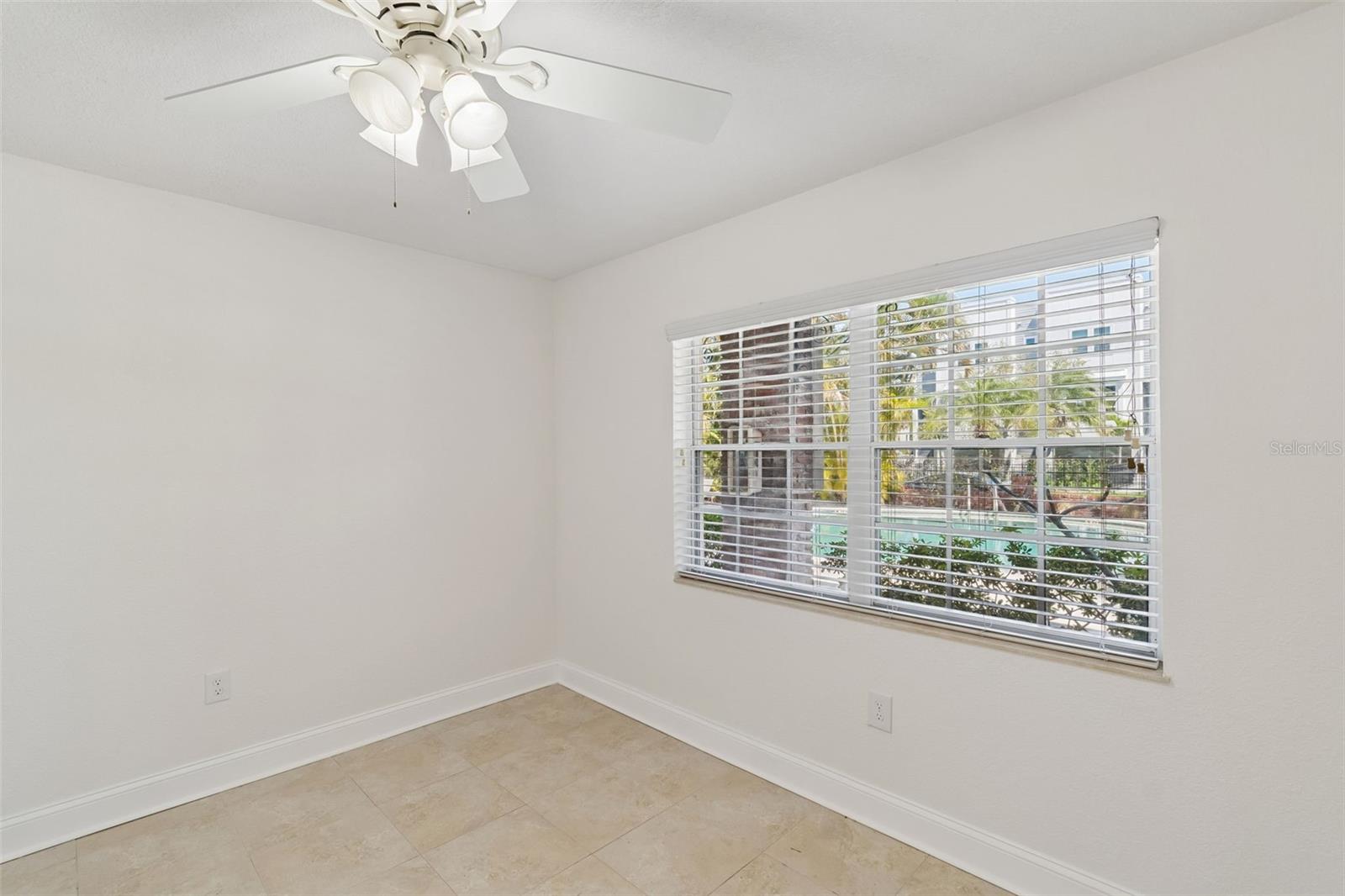 THE RETREAT ON DAVIS ISLAND - Residential