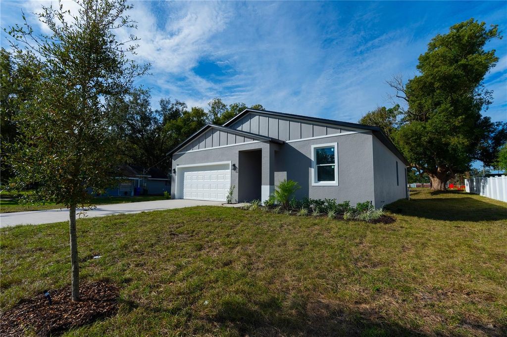 Photo of 903 N New Hampshire Avenue, Tavares, FL 32778 (MLS # O6368858)