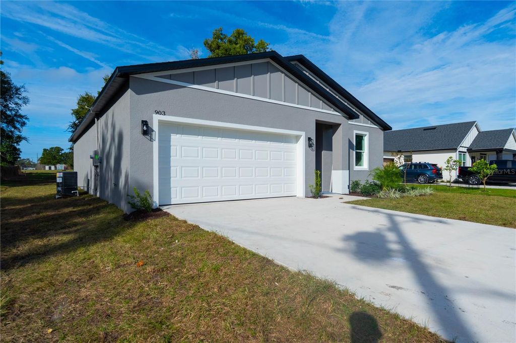 Photo of 903 N New Hampshire Avenue, Tavares, FL 32778 (MLS # O6368858)