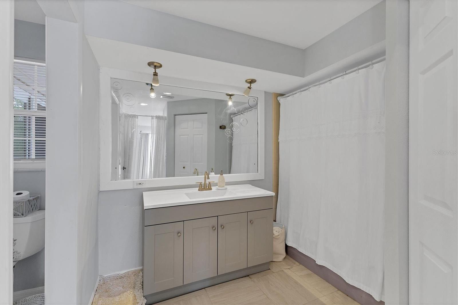 SOUTH VENICE - Residential