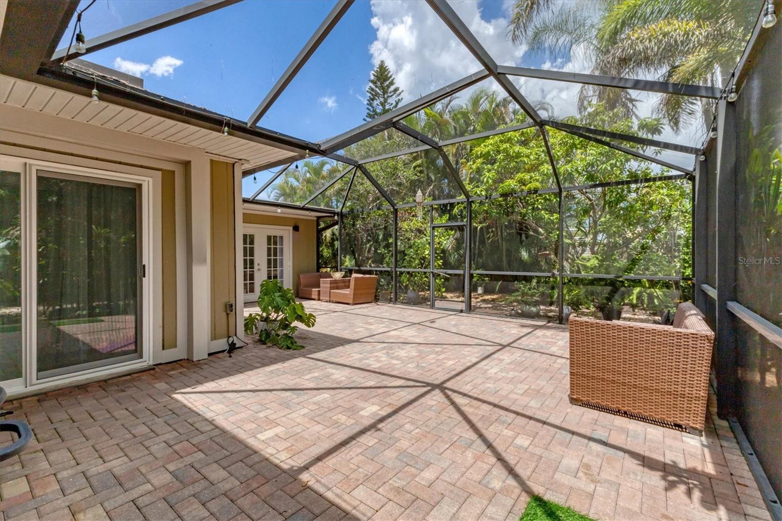 SOUTH VENICE - Residential