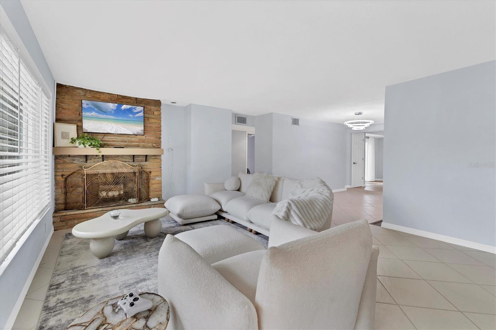 SOUTH VENICE - Residential