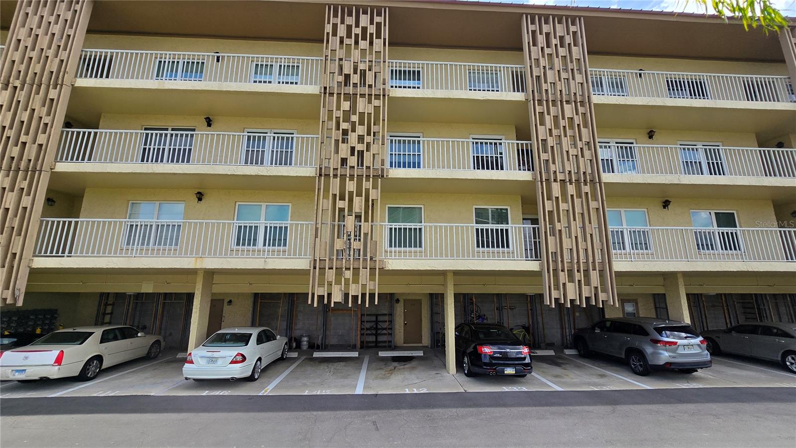 105 ISLAND WAY 112