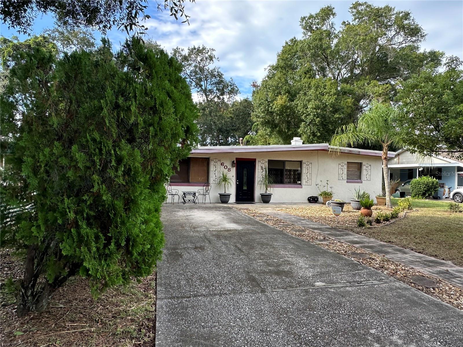 608 DIXIE LANE