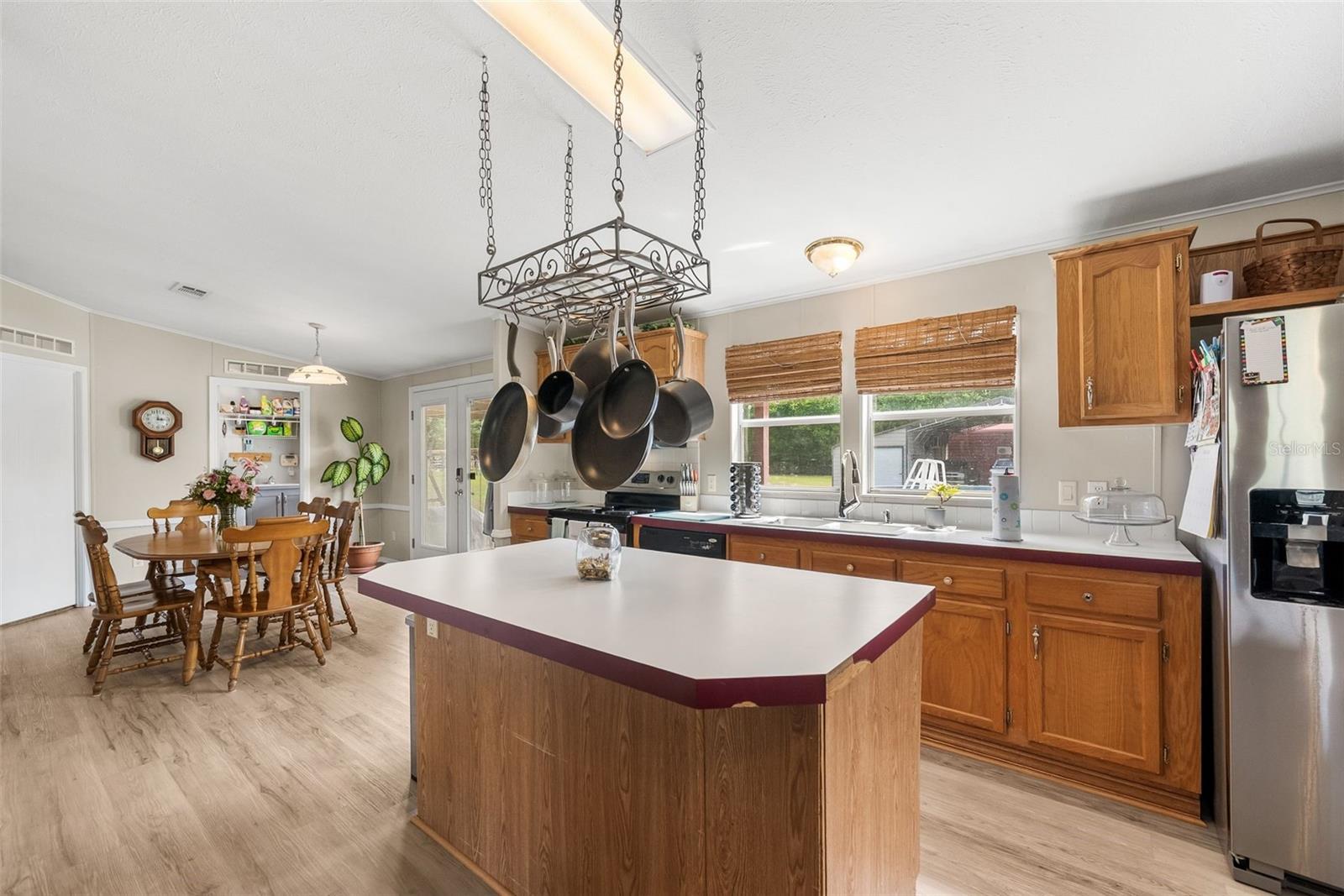 LAKE TROPICANA RANCHETTES - Residential