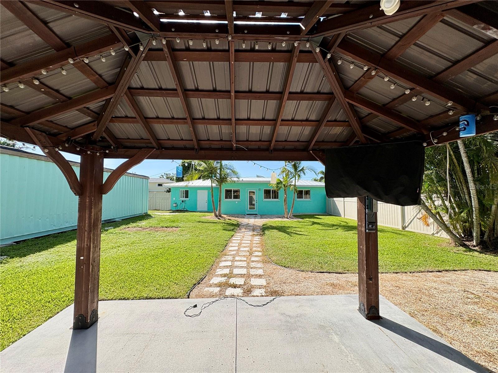 GULF & BAY ESTS - Residential Lease