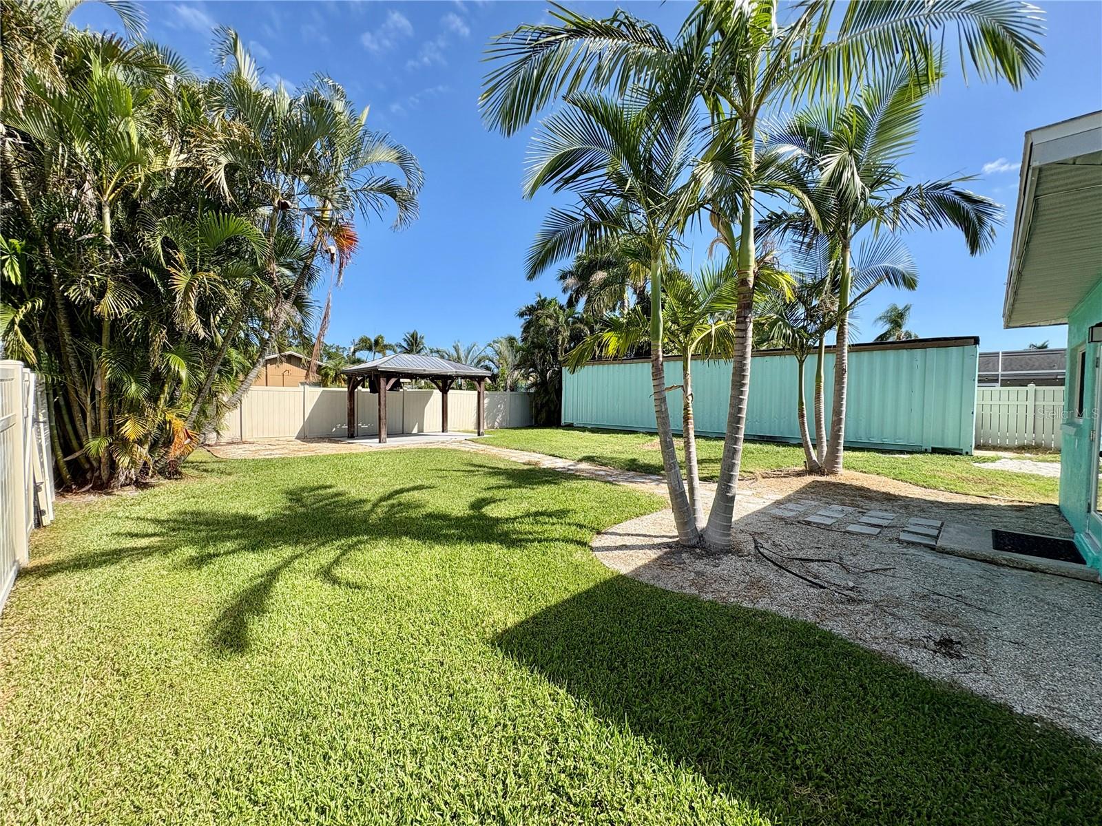 GULF & BAY ESTS - Residential Lease