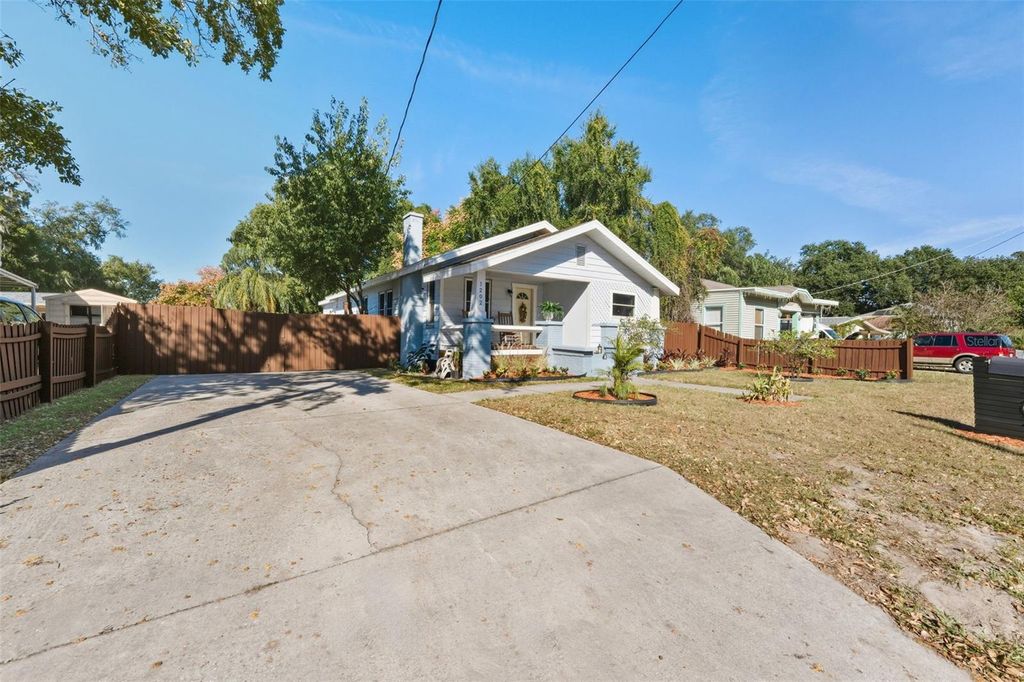 Photo of 1202 E Ida Street, Tampa, FL 33603 (MLS # TB8448141)