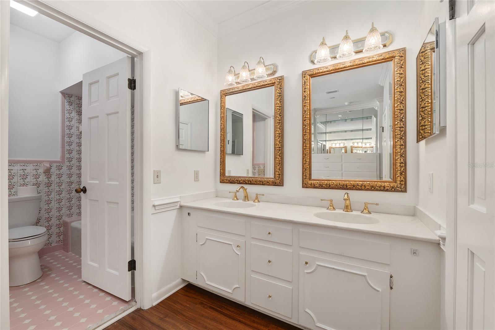 COUNTRY CLUB ESTATE MCINTOSH GRT - Residential