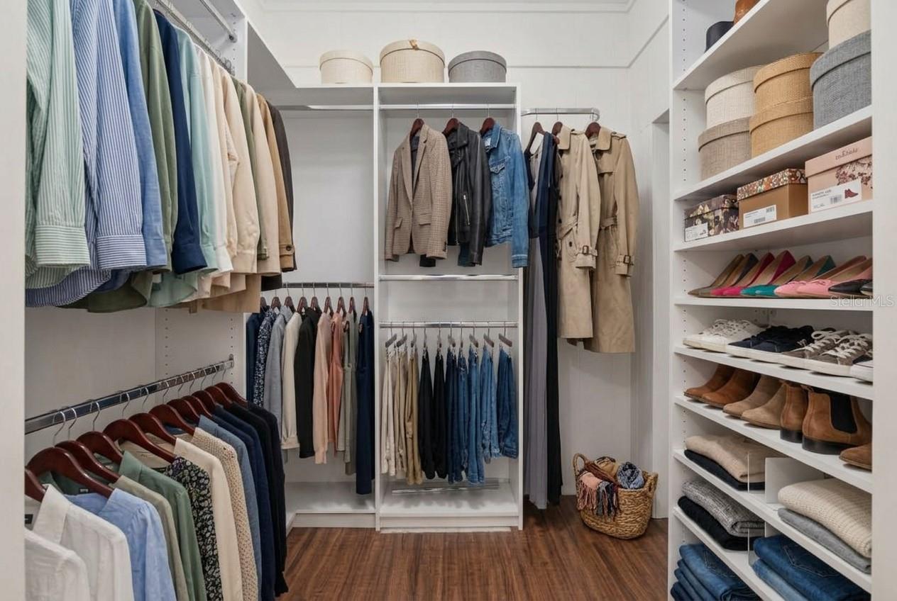 COUNTRY CLUB ESTATE MCINTOSH GRT - Residential