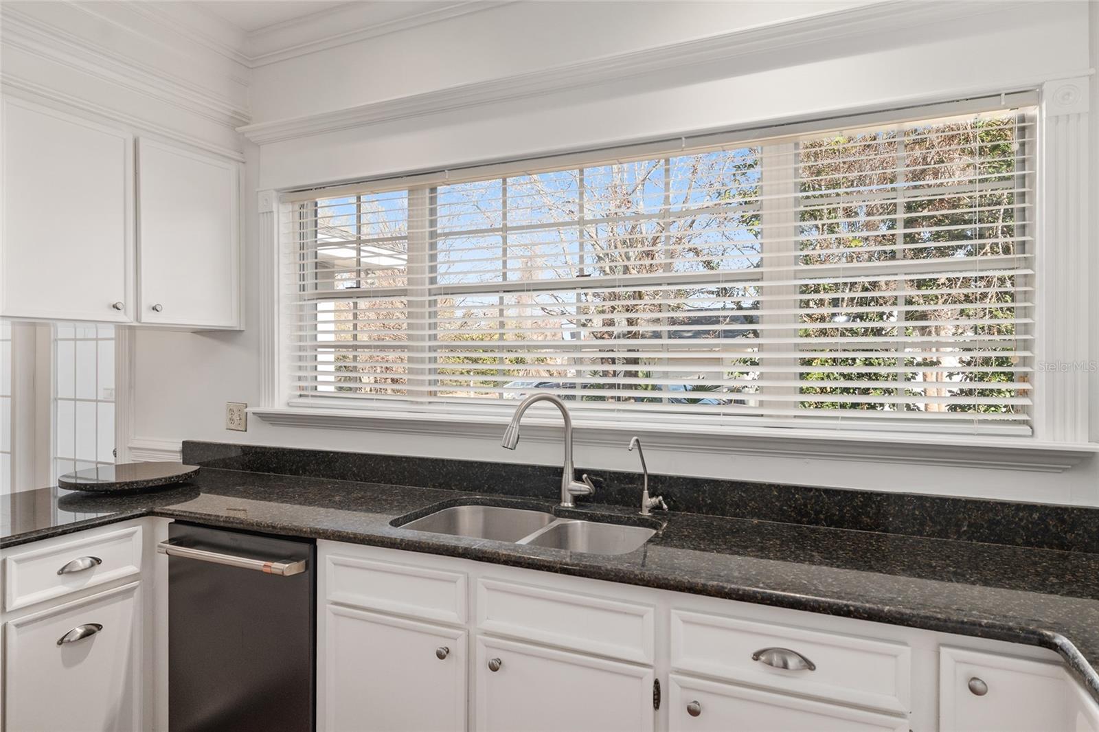 COUNTRY CLUB ESTATE MCINTOSH GRT - Residential