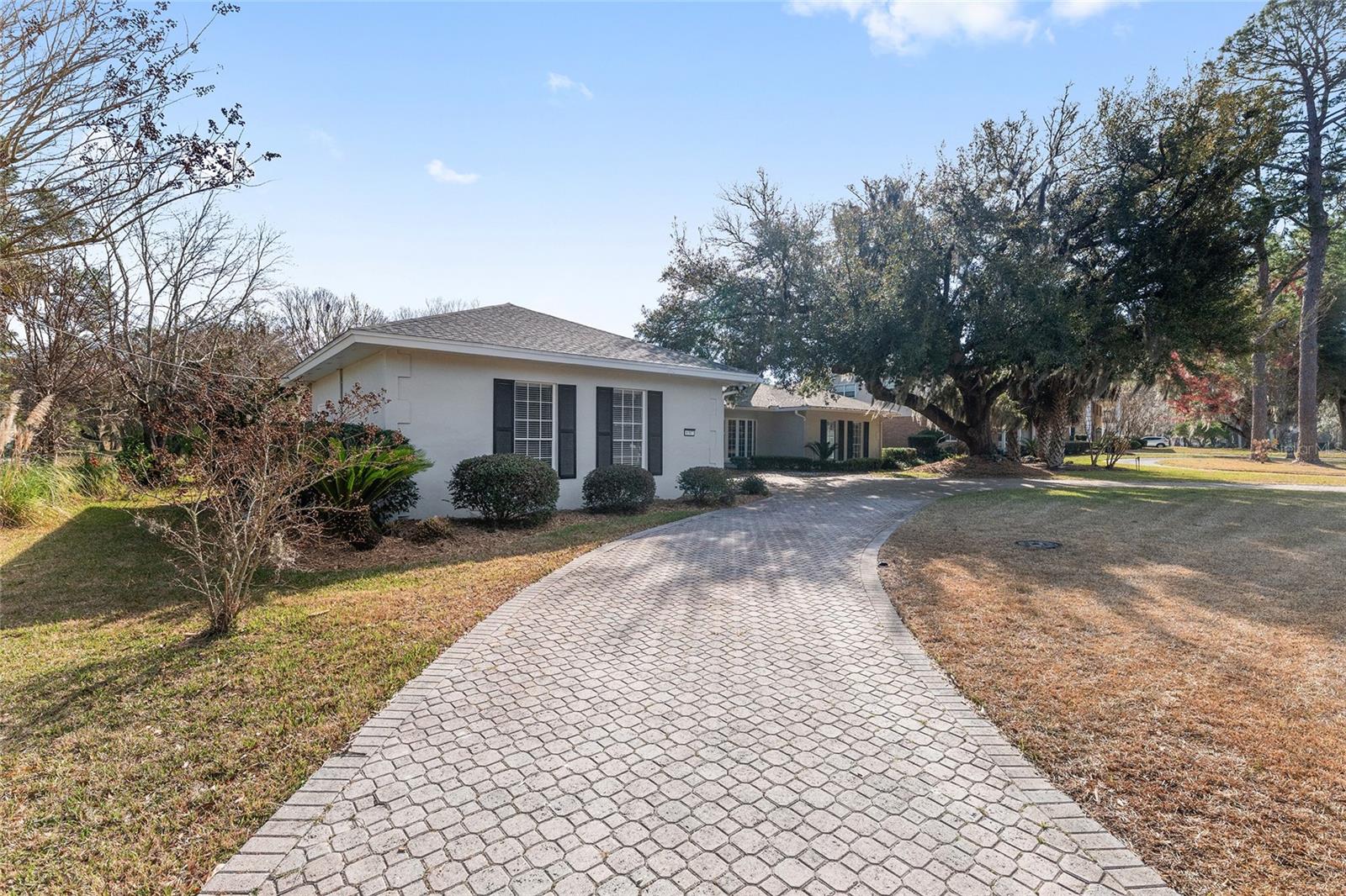 COUNTRY CLUB ESTATE MCINTOSH GRT - Residential