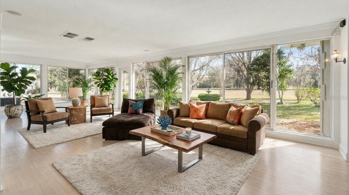 COUNTRY CLUB ESTATE MCINTOSH GRT - Residential