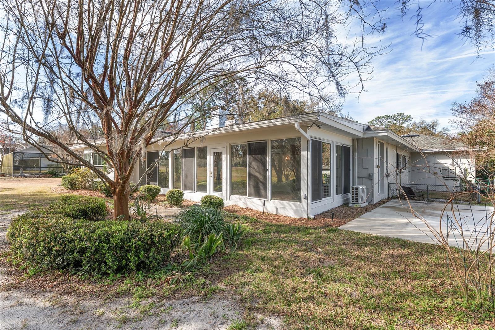 COUNTRY CLUB ESTATE MCINTOSH GRT - Residential