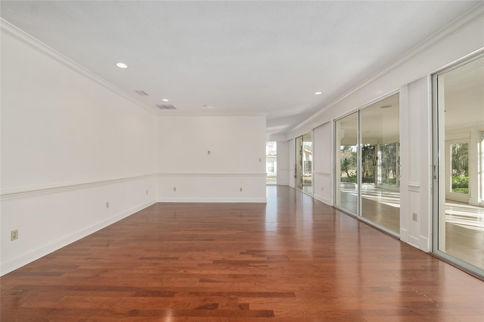 COUNTRY CLUB ESTATE MCINTOSH GRT - Residential