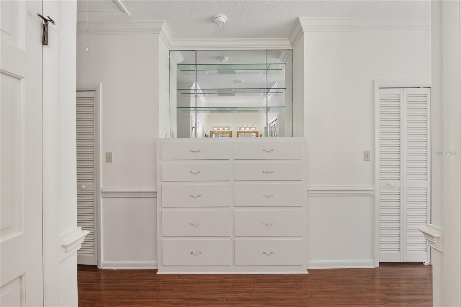 COUNTRY CLUB ESTATE MCINTOSH GRT - Residential