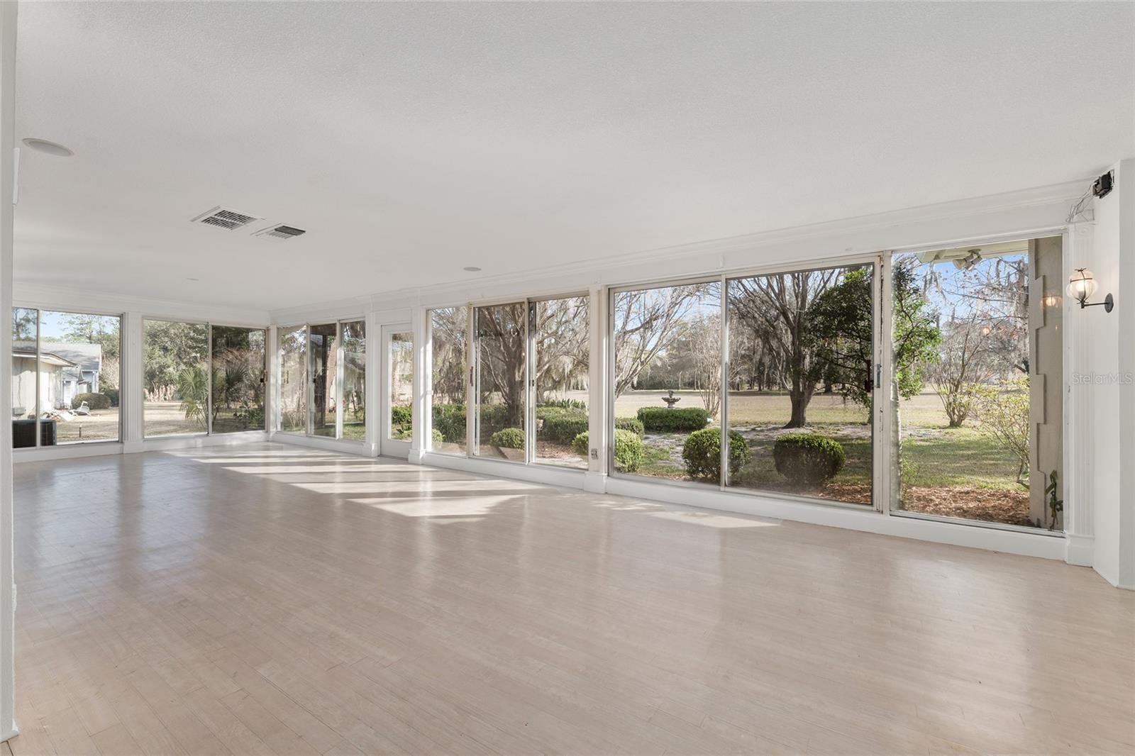 COUNTRY CLUB ESTATE MCINTOSH GRT - Residential