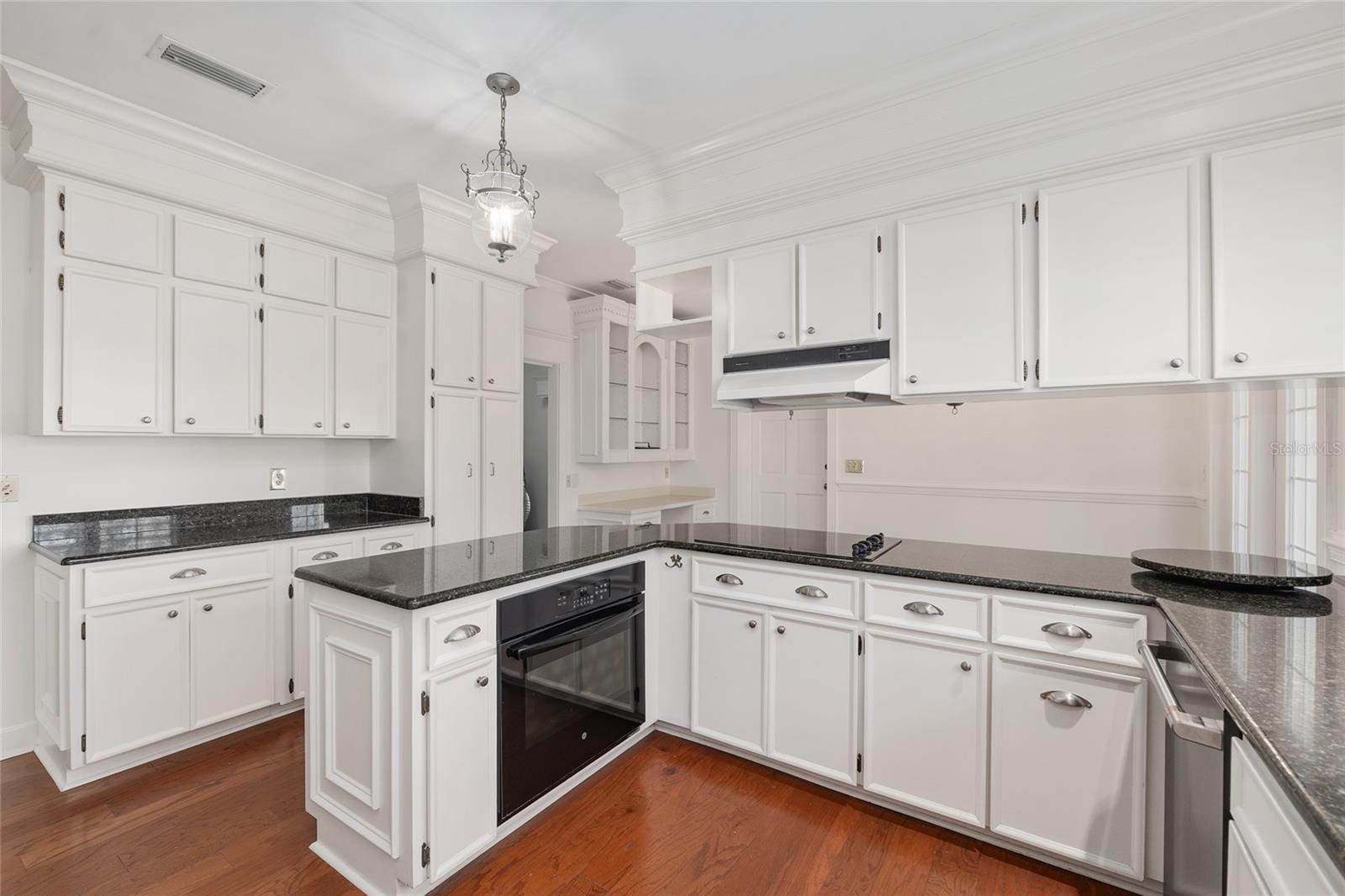 COUNTRY CLUB ESTATE MCINTOSH GRT - Residential