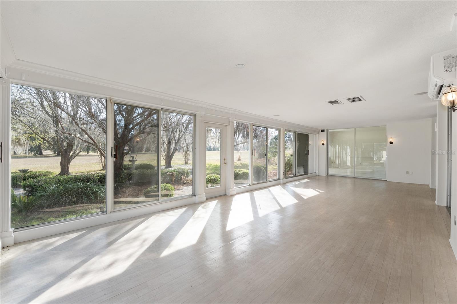 COUNTRY CLUB ESTATE MCINTOSH GRT - Residential