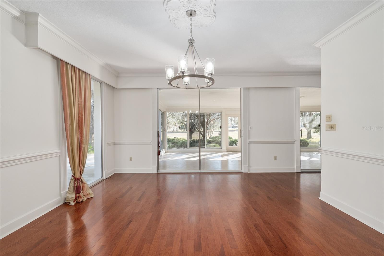 COUNTRY CLUB ESTATE MCINTOSH GRT - Residential