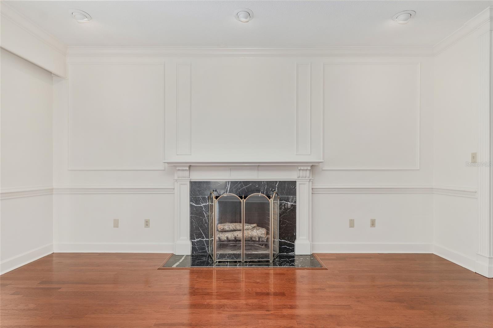 COUNTRY CLUB ESTATE MCINTOSH GRT - Residential