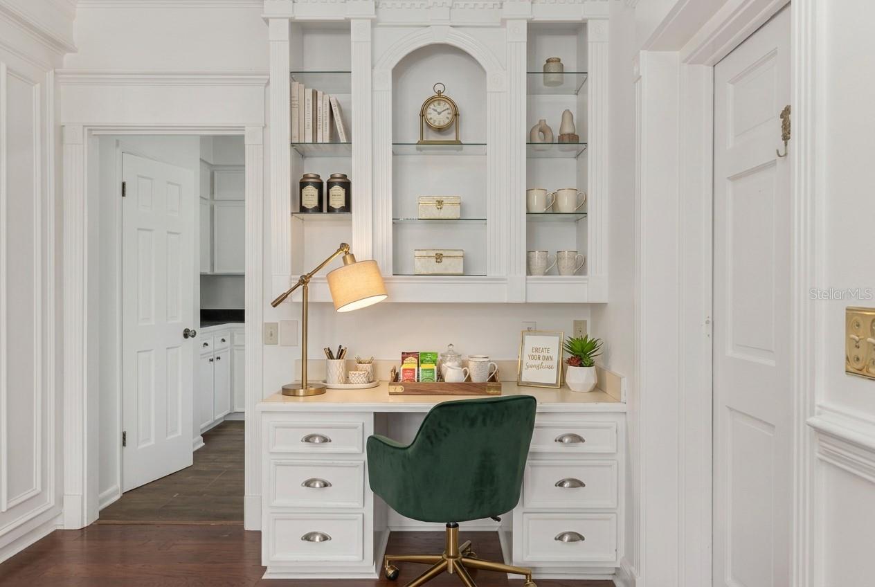 COUNTRY CLUB ESTATE MCINTOSH GRT - Residential