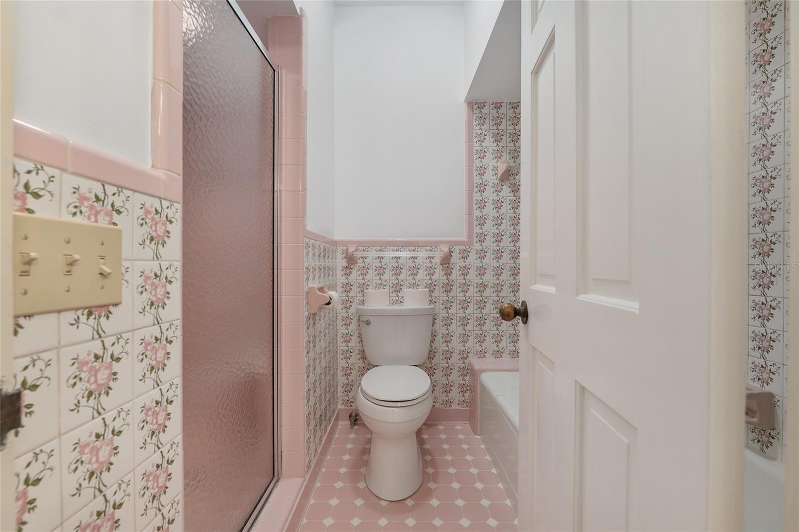 COUNTRY CLUB ESTATE MCINTOSH GRT - Residential