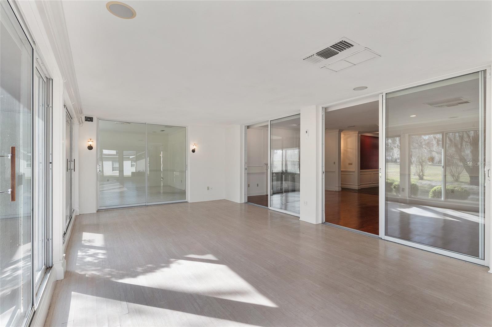 COUNTRY CLUB ESTATE MCINTOSH GRT - Residential