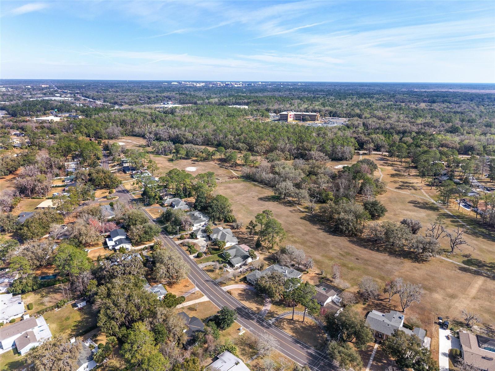 COUNTRY CLUB ESTATE MCINTOSH GRT - Residential