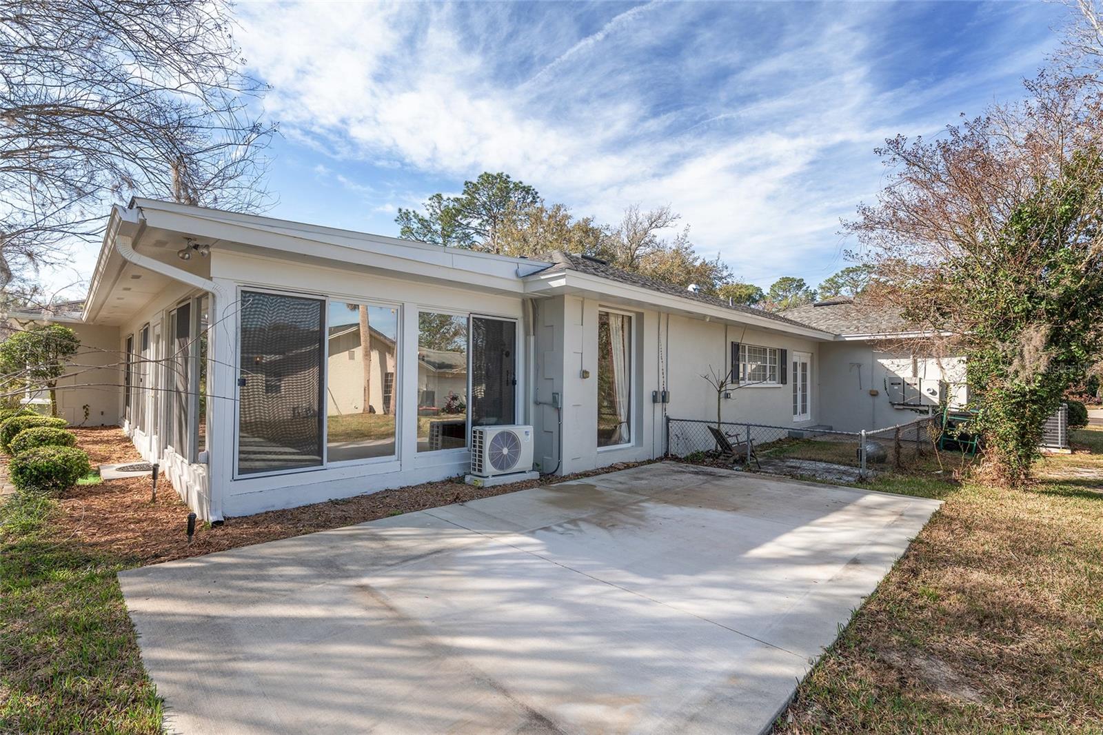 COUNTRY CLUB ESTATE MCINTOSH GRT - Residential