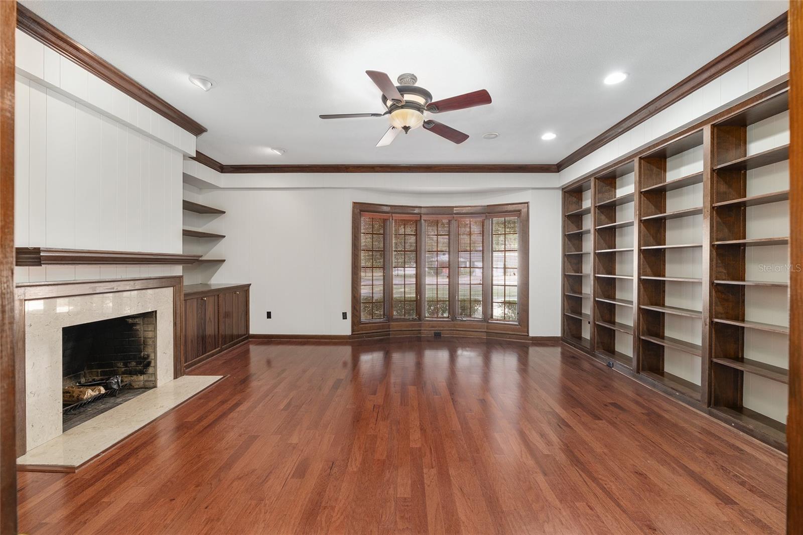 COUNTRY CLUB ESTATE MCINTOSH GRT - Residential