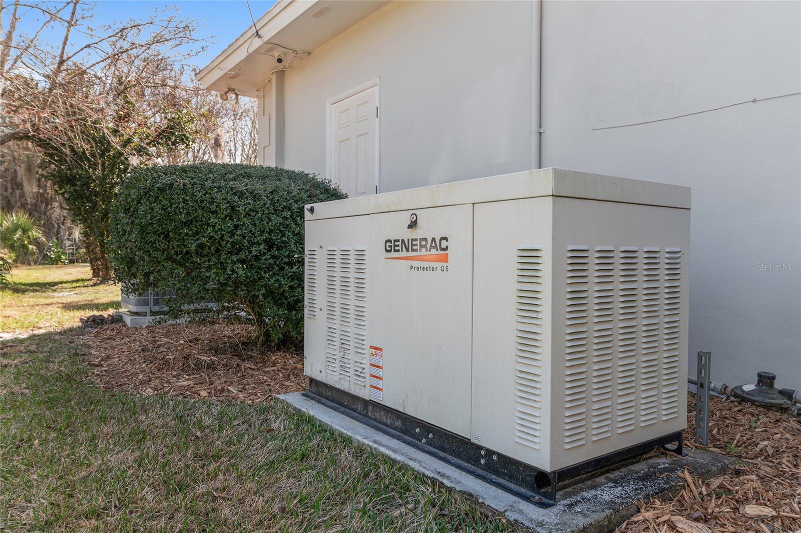 COUNTRY CLUB ESTATE MCINTOSH GRT - Residential