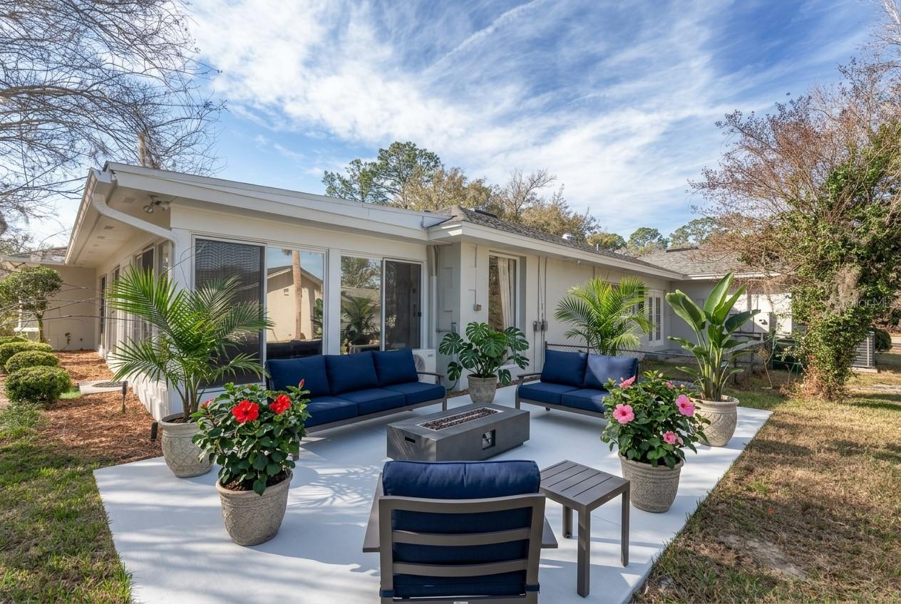 COUNTRY CLUB ESTATE MCINTOSH GRT - Residential