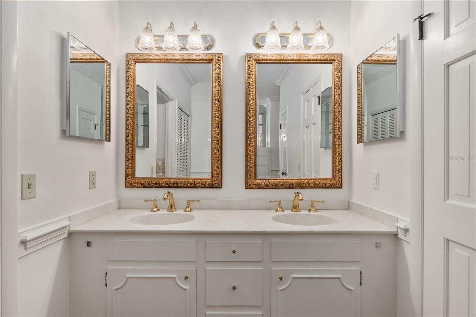 COUNTRY CLUB ESTATE MCINTOSH GRT - Residential