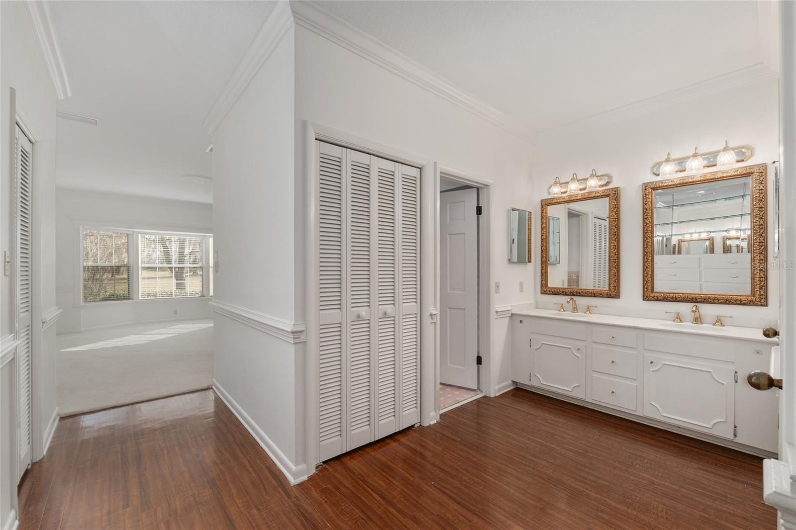 COUNTRY CLUB ESTATE MCINTOSH GRT - Residential